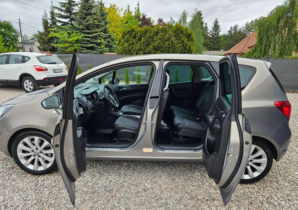 Opel Meriva cena 22700 przebieg: 199980, rok produkcji 2010 z Warszawa małe 232